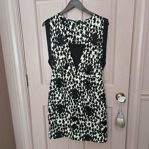 Reiss Dresses & Skirts - Reiss 100% Silk dress UK12, US9, Eu40